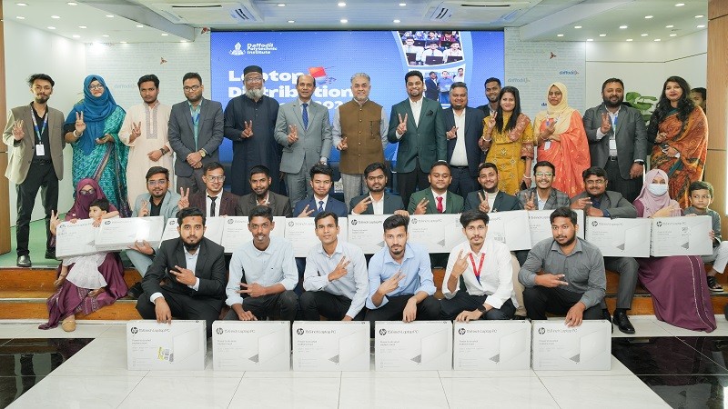 One Student One Laptop সুবিধার আওতায় ফ্রি ল্যাপটপ পেলো ড্যাফোডিল পলিটেকনিকের শিক্ষার্থীরা!